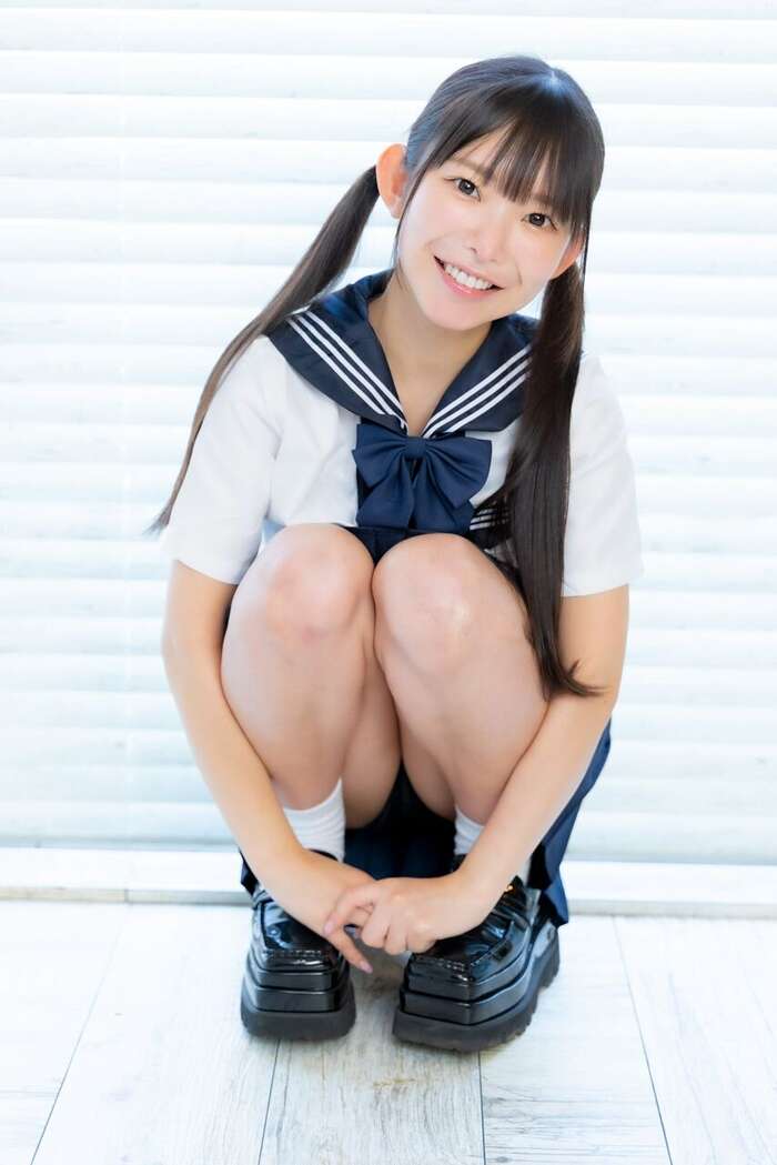 Baby-faced F-cup gravure idol Marina Nagasawa draws attention for her 30-year-old sailor uniform 2th image