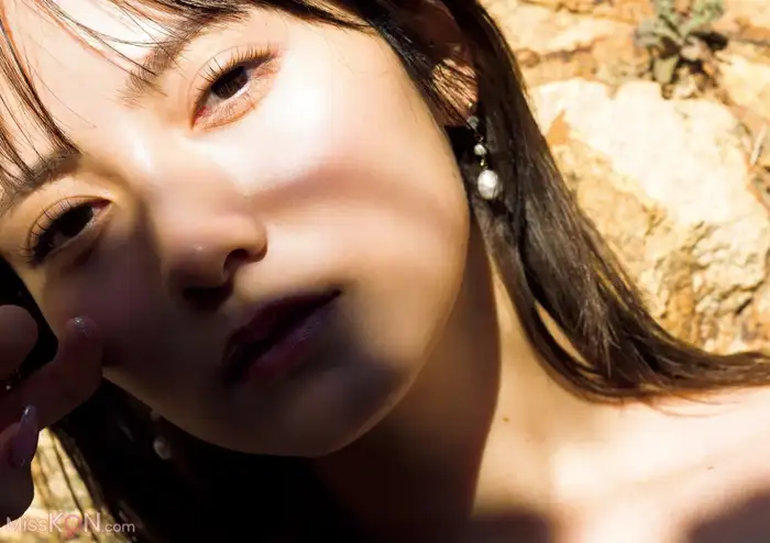 Momotsuki Nashiko: 2nd Photo Book 'Musubi' (189 photos) 2th image