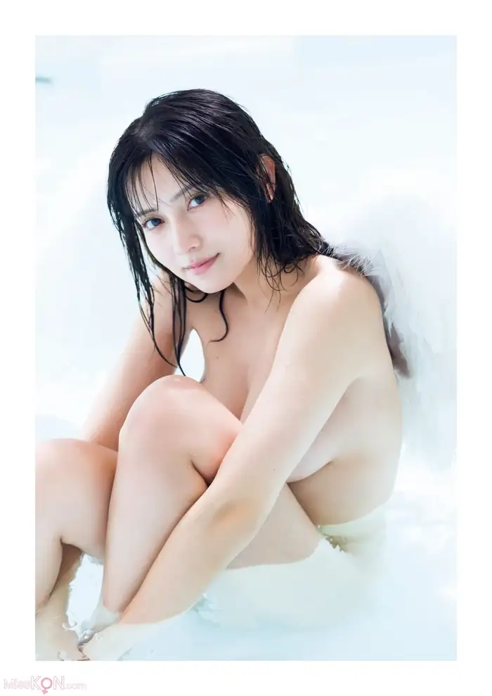 Momotsuki Nashiko: 2nd Photo Book 'Musubi' (189 photos) 28th image