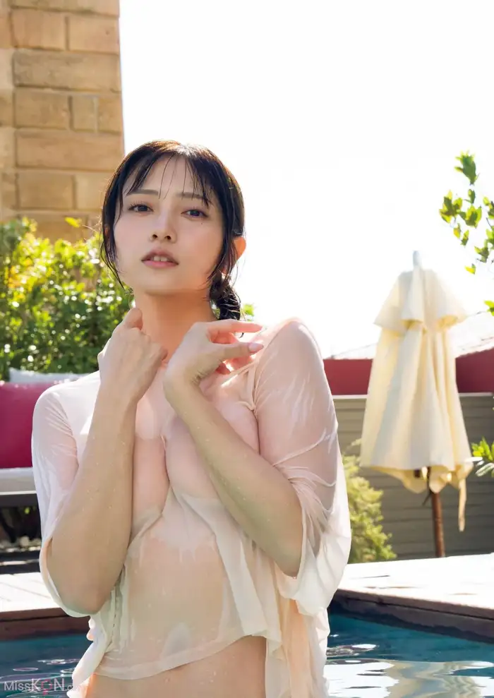 Momotsuki Nashiko: 2nd Photo Book 'Musubi' (189 photos) 9th image