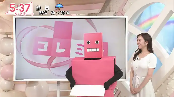 Oha!4で刈川くるみアナが思わぬハプニング！しゃがんでおっぱい谷間を晒す 10th image