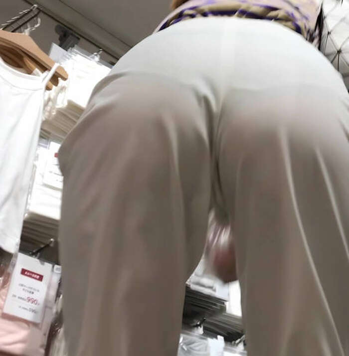 買い物中のお尻観察エロ画像 29th image