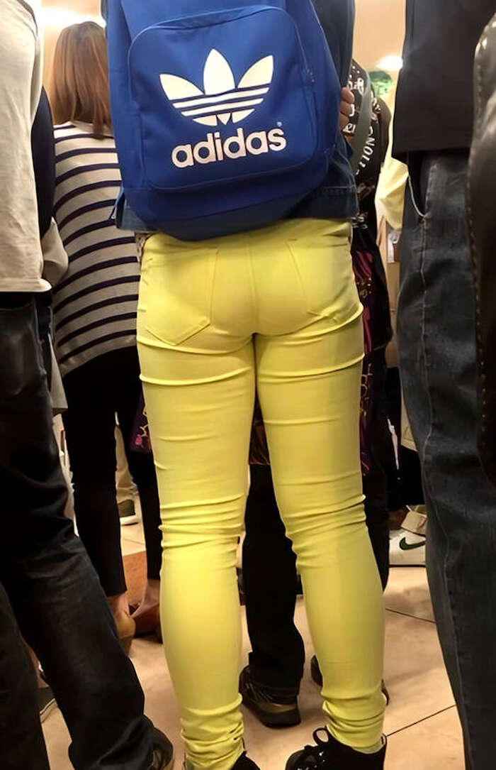 買い物中のお尻観察エロ画像 3th image