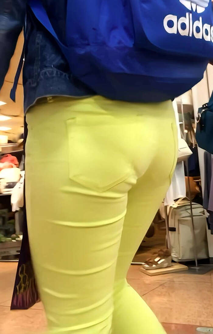買い物中のお尻観察エロ画像 5th image