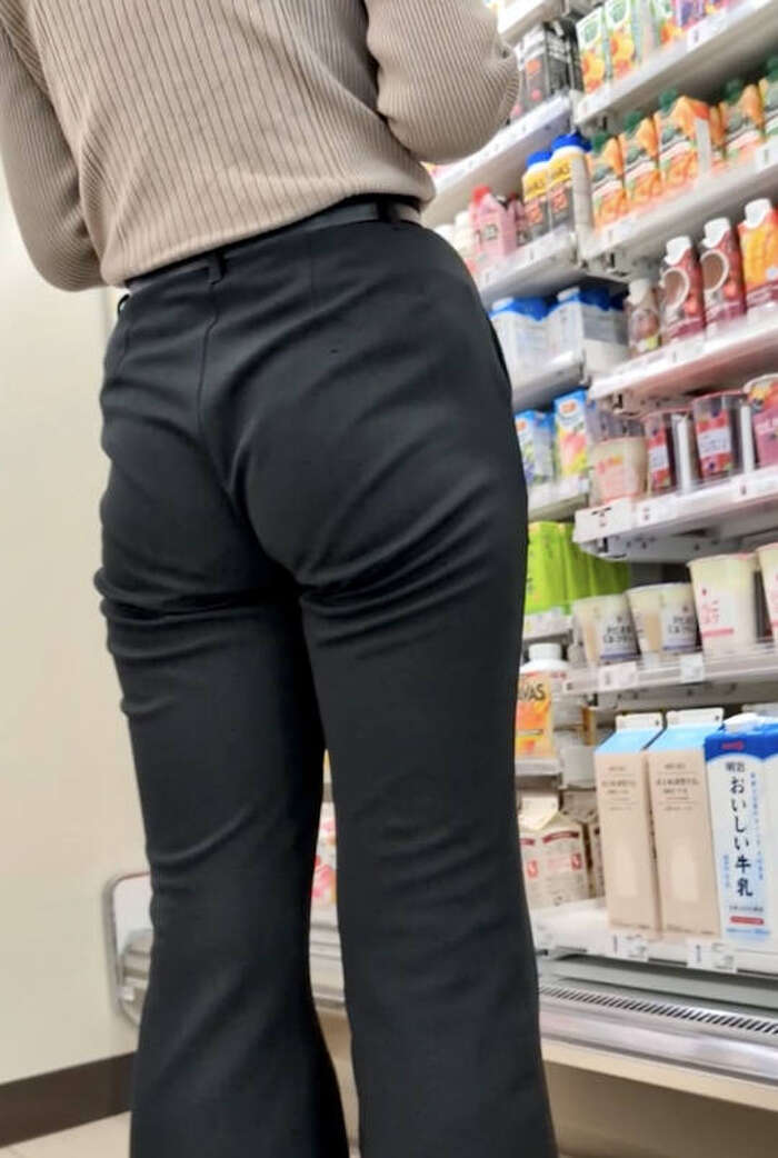 買い物中のお尻観察エロ画像 9th image