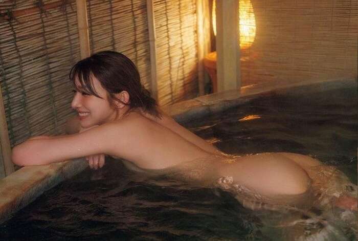 可愛い笑顔で綺麗な尻を丸出しにする、芸能人などの美尻美女たち 4th image