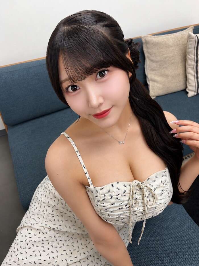 Hana Himesaki, the stunning I-cup beauty who went on a date with Egashira at 2:50, rides a treadmill shirtless and shakes her breasts nonstop lol 15th image