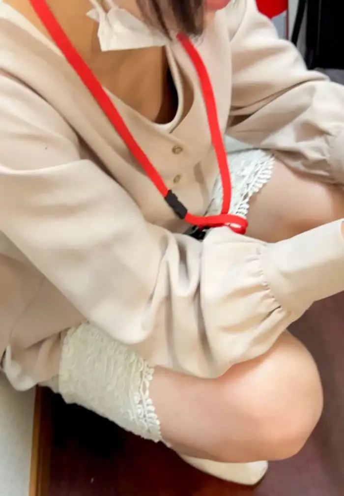98 amateur cleavage erotic images: A collection of hidden camera footage of ordinary women whose cleavage is too visible 34th image