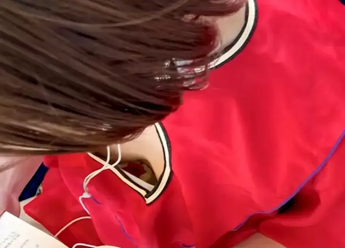 98 amateur cleavage erotic images: A collection of hidden camera footage of ordinary women whose cleavage is too visible 86th image