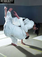 A K-cup figure at 173cm! An AV debut that makes use of the physique honed by a serious judoka!!