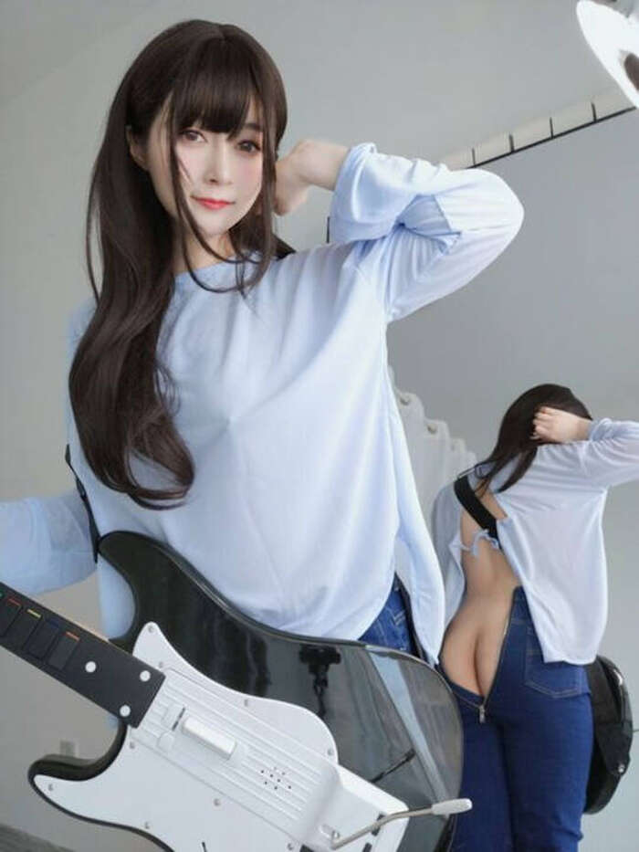 Erotic images showing your butt exposed with a back zipper 28th image