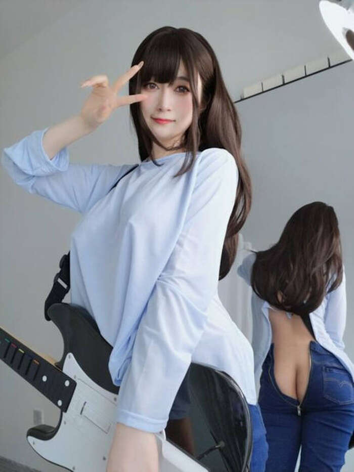Erotic images showing your butt exposed with a back zipper 29th image