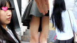【upskirt3265逆さ撮りJD】プリプリなお尻と羽付きPをスカートめくりで撮られちゃう階段を上がるDくらいの若い娘