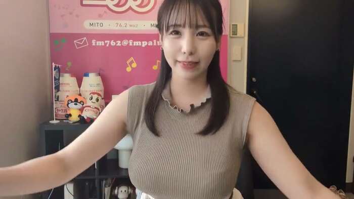 茨城・なめテレの新人女性アナ“胸元ずっしり”姿に「反則過ぎです」SNS衝撃 4th image