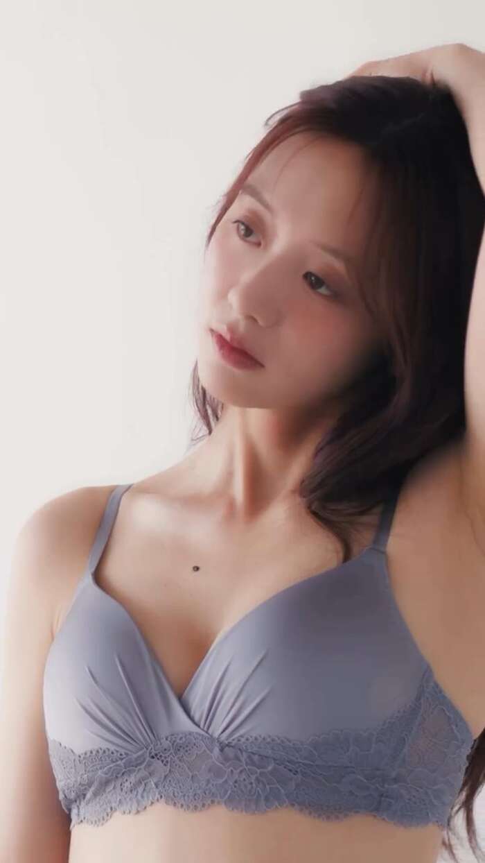 元テレビ東京アナウンサーの森香澄(31)下着モデルになってプリケツをご開帳www 11th image