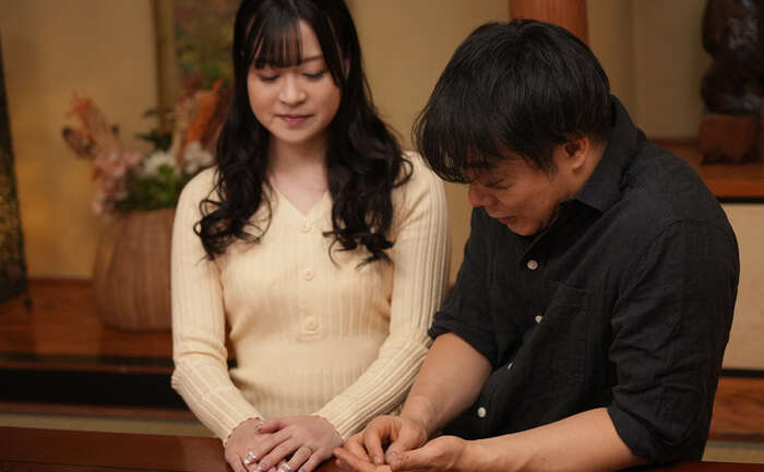 Reona Hironaka × Mai Honda Couple Exchange... An unbelievable erotic event that happened at a hot spring inn. 4th image