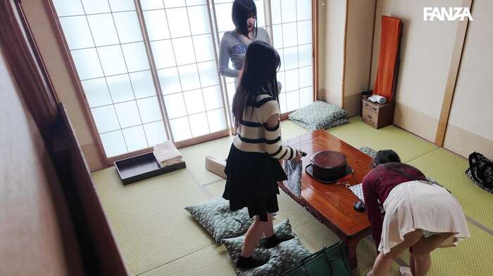 全員パイパンのJD3人組の温泉入浴シーンがエロい 10th image