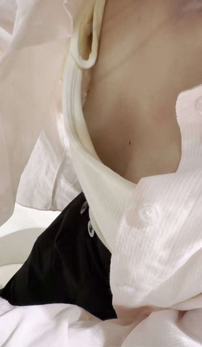 She's showing off her chest! Erotic images 3th image