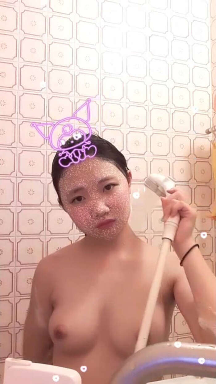 お風呂で入浴中女子大生のエロ画像 11th image