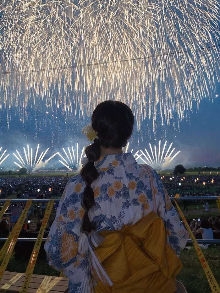 【画像あり】女子大生「長岡の花火行ってきた」 花火を見せたいのか自分を見せたいのかどっちだよ！ 3th image