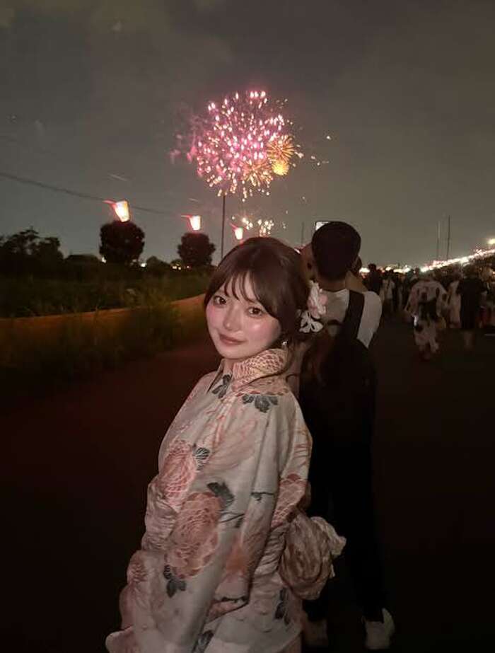 【画像あり】女子大生「長岡の花火行ってきた」 花火を見せたいのか自分を見せたいのかどっちだよ！ 5th image