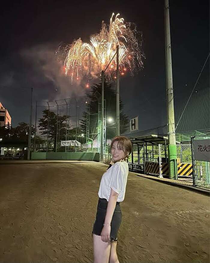 【画像あり】女子大生「長岡の花火行ってきた」 花火を見せたいのか自分を見せたいのかどっちだよ！ 6th image