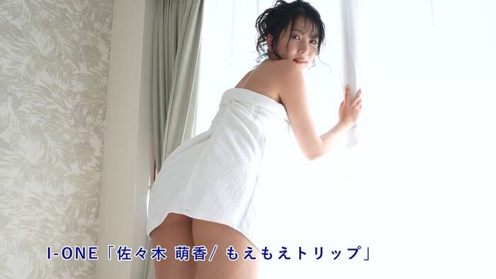 The strongest gravure idol with a face that stirs men's hearts, exposing her limits lol Moeka Sasaki releases bold outfits repeatedly in her latest image DVD!! Summary of videos and images for the new 'Moe Moe Trip'! 56th image