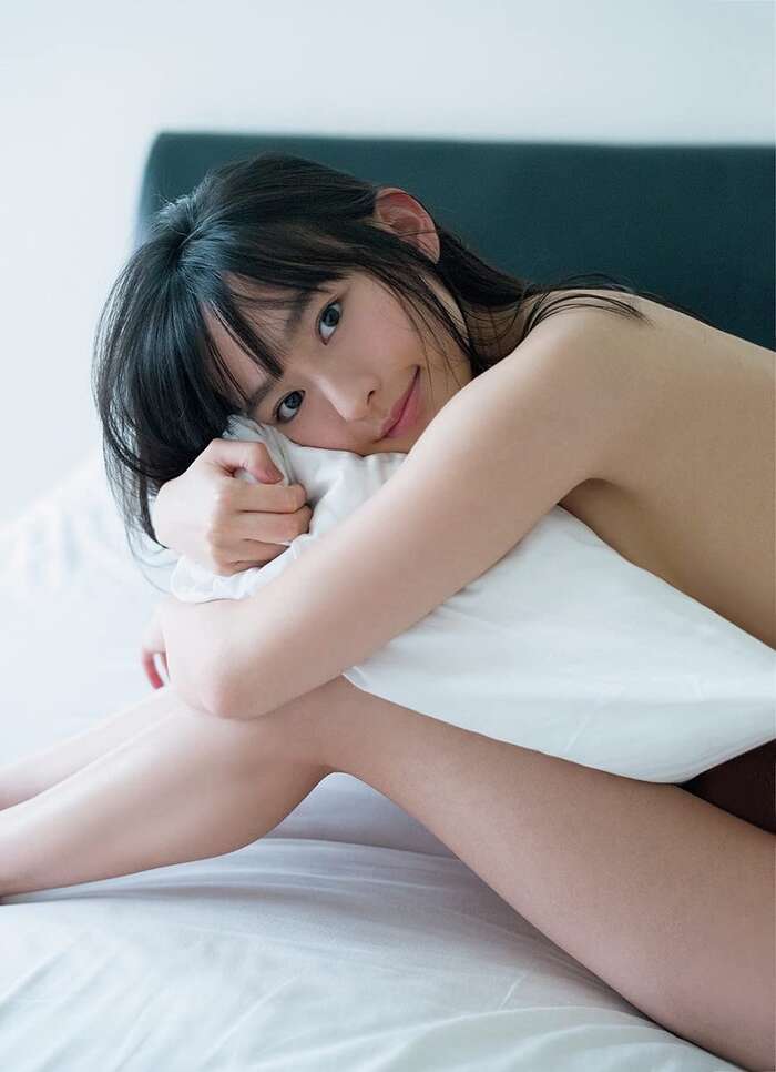 [Image] The strongest gravure idol with a strong face, her plump beautiful butt is way too sexy lololol Fans are thrilled by Kanami Takasaki's swimsuit gravure off-shot!! 12th image