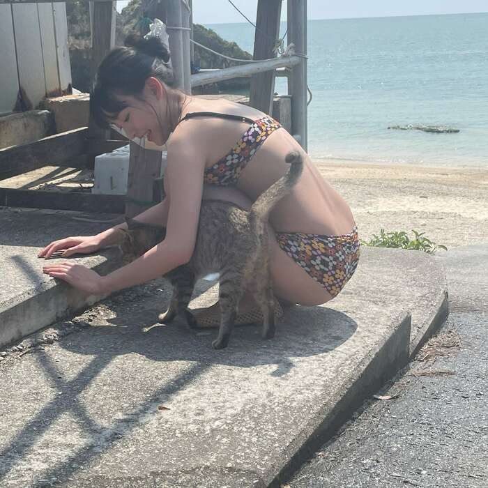 [Image] The strongest gravure idol with a strong face, her plump beautiful butt is way too sexy lololol Fans are thrilled by Kanami Takasaki's swimsuit gravure off-shot!! 23th image
