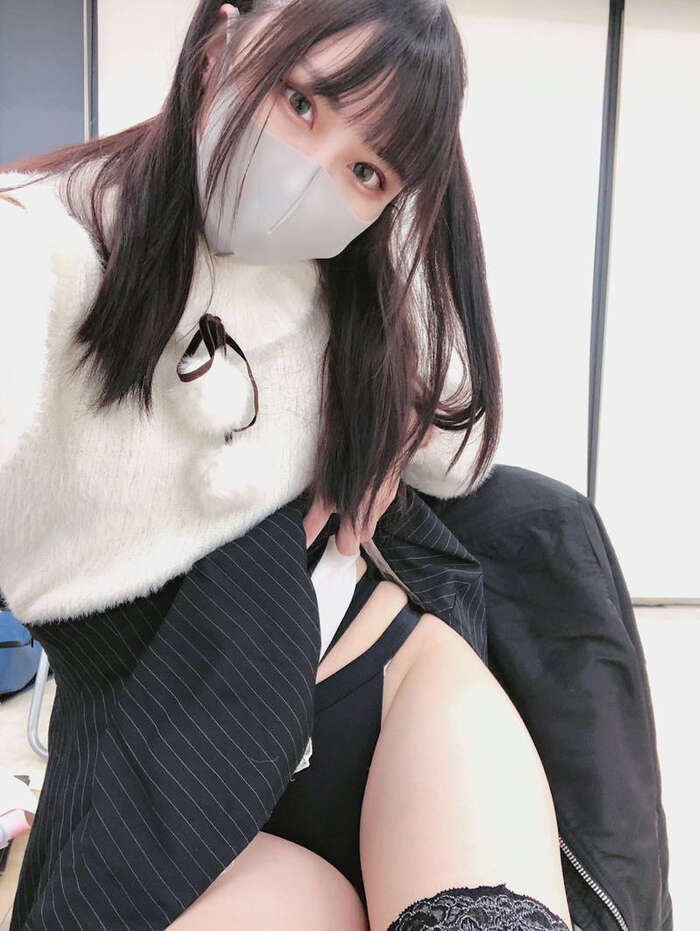 ストッキング＆パンストで美脚が際立つセクシーお姉さんたちのフェチ画像 11th image