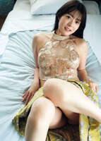 Momiji Kurihara, the beautiful cosplayer with an incredibly powerful 95cm hip, struggles with whether it's really okay but reveals her first full nude scene!