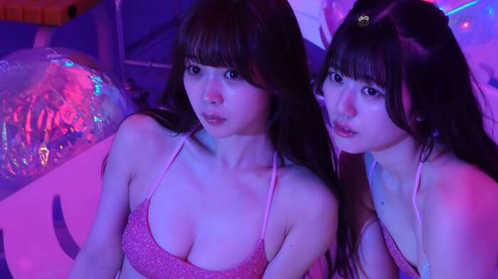 【画像】アイドル界で最注目の新星、初水着グラビアデビューwwww「SEKAIE」立華みくる＆齋藤なな、ヤンマガでエッチなビキニショット解禁！！！ 21th image