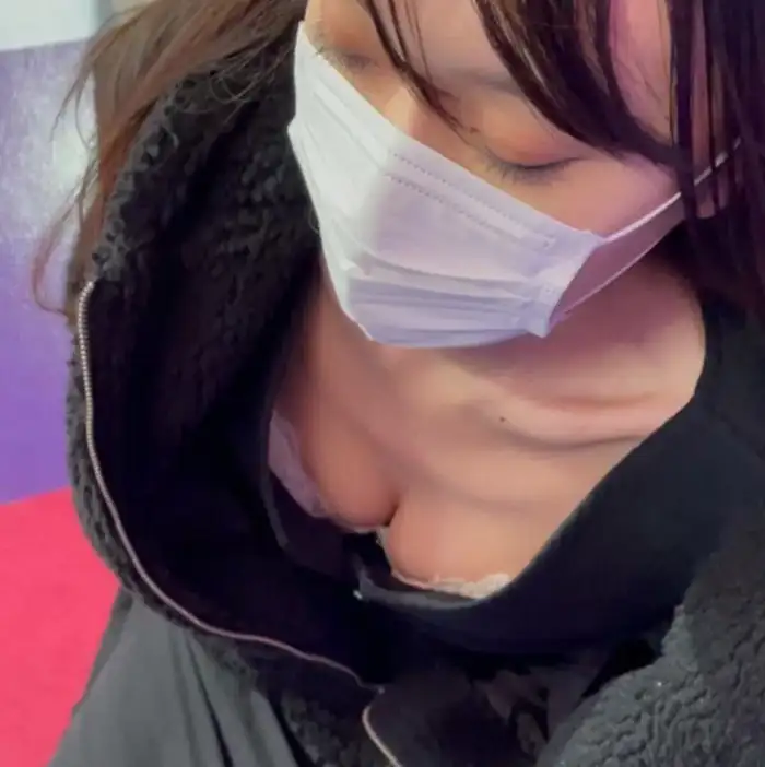 97 Erotic Images of Beautiful Women's Breasts: Collected Hidden Photos Where You Can See the Nipples of Beautiful Ladies Like Clerks and Gals 54th image