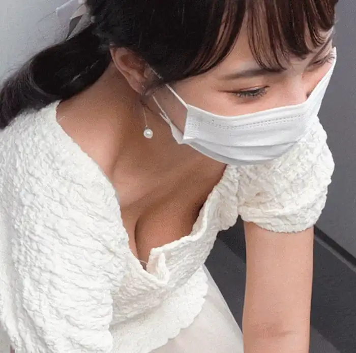 97 Erotic Images of Beautiful Women's Breasts: Collected Hidden Photos Where You Can See the Nipples of Beautiful Ladies Like Clerks and Gals 57th image