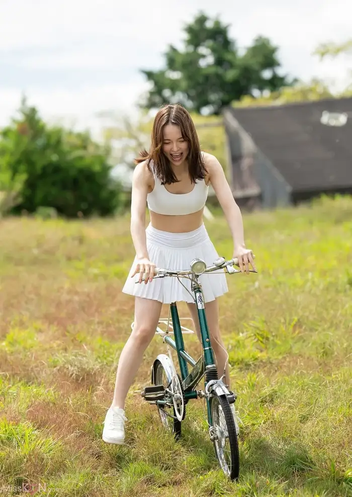 Arisa Sakamaki: Active Alissa! Spisan Gravure Photo Book (44 photos) 4th image