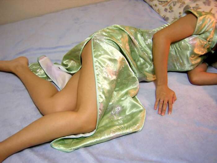 Amateur posts of erotic images of amateurs taking selfies or taking pictures in a cheongsam cosplay 18th image