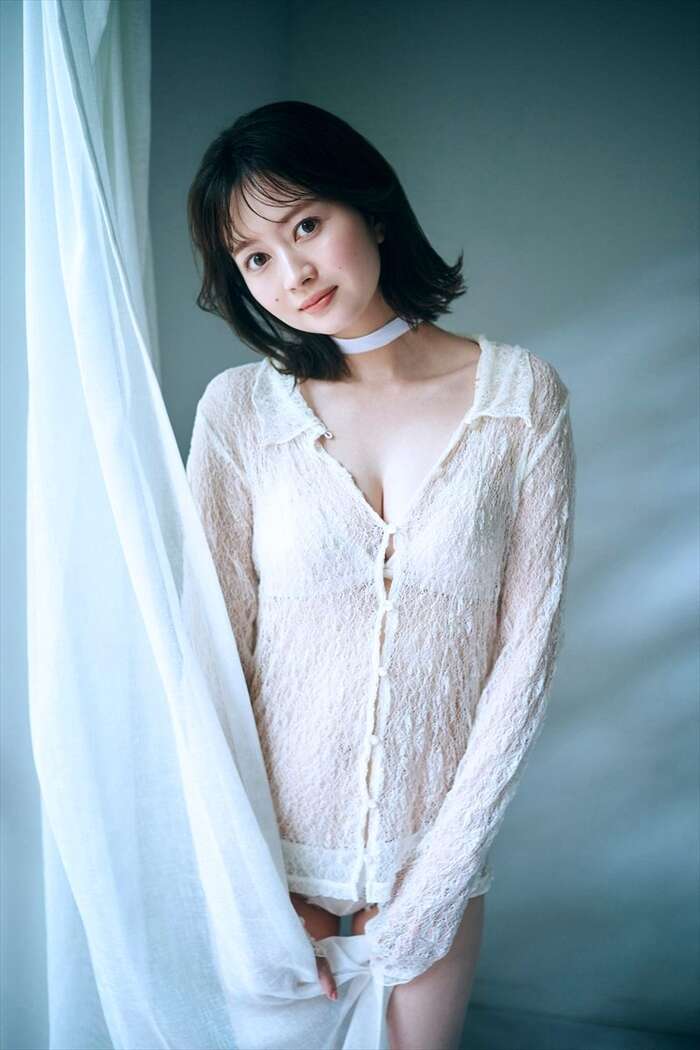 Ego Yuna is a 17th image