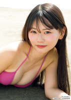 【細身巨乳】新人・小泉沙和、初水着グラビアデビューwwwwwwヤンマガでまさかのグラマラスBODYを初解禁！！