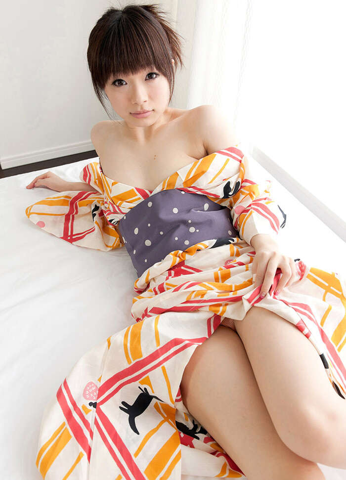 Why are the panties peeking out so sexy...? 100 Panty Shot Images 21th image