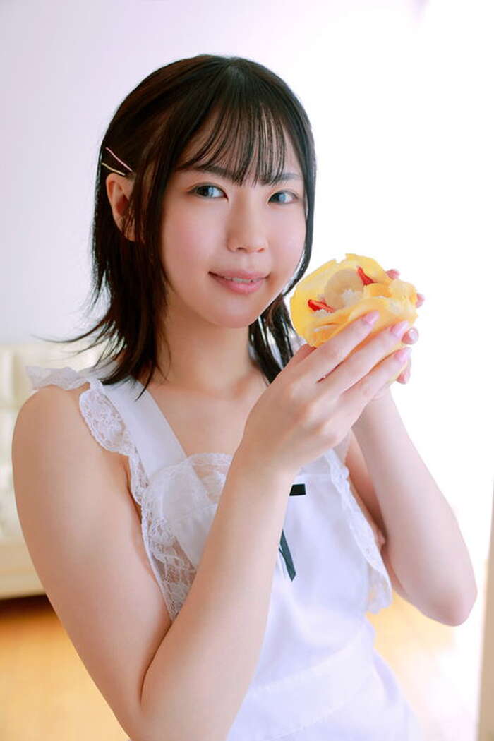 Himari Momose, an idol face that suits her short hair, shows off a more youthful full nude look in her rare bare face lol 14th image