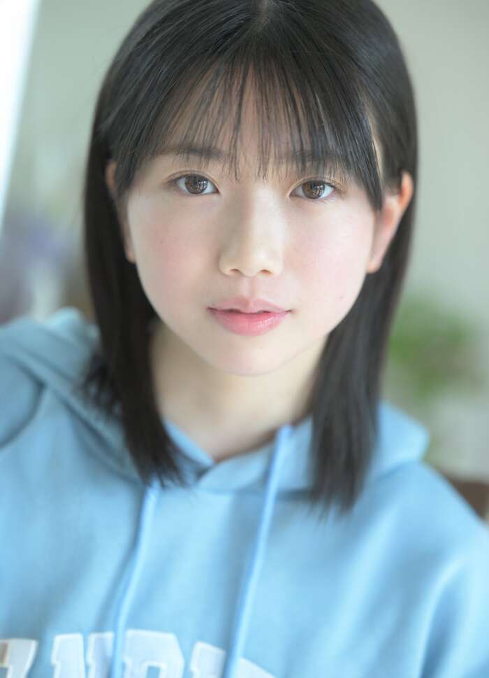 Slender beautiful girl Kaede Hirano (20) with a beautiful anus makes her AV debut with a small, cute baby face and massive bukkake lol 5th image