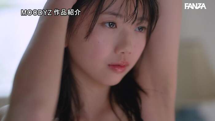 Slender beautiful girl Kaede Hirano (20) with a beautiful anus makes her AV debut with a small, cute baby face and massive bukkake lol 11th image