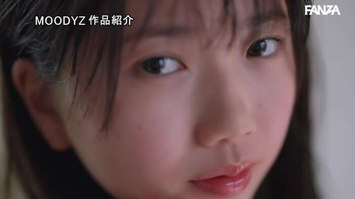 Slender beautiful girl Kaede Hirano (20) with a beautiful anus makes her AV debut with a small, cute baby face and massive bukkake lol 24th image