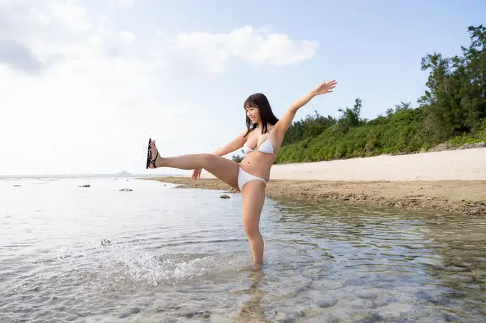[Riri Haruka 13] Adorable looks, 93cm H-cup soft breasts, and black nipples are sexy nude images (2) 42th image